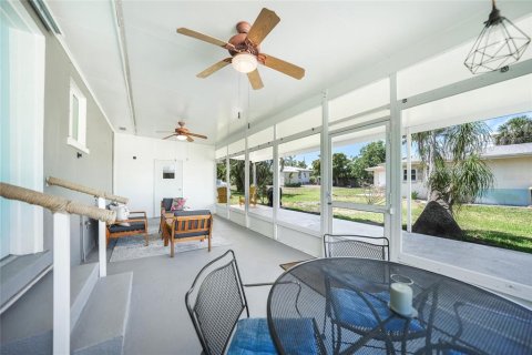 House in Punta Gorda, Florida 3 bedrooms, 108.14 sq.m. № 1690827 - photo 27