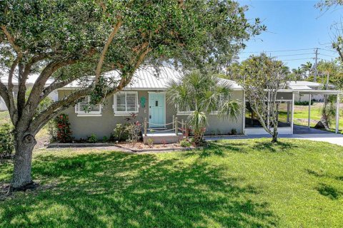 House in Punta Gorda, Florida 3 bedrooms, 108.14 sq.m. № 1690827 - photo 1
