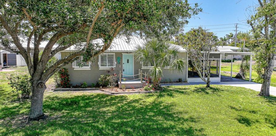 House in Punta Gorda, Florida 3 bedrooms, 108.14 sq.m. № 1690827
