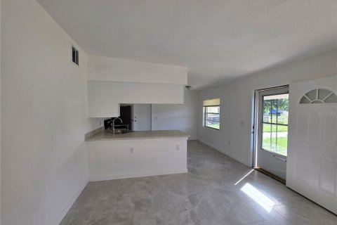 House in Sanford, Florida 3 bedrooms, 132.29 sq.m. № 2096095 - photo 11