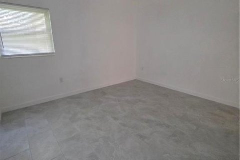 House in Sanford, Florida 3 bedrooms, 132.29 sq.m. № 2096095 - photo 12