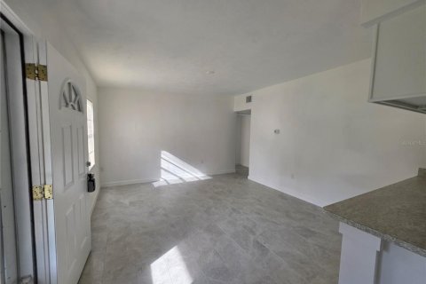 House in Sanford, Florida 3 bedrooms, 132.29 sq.m. № 2096095 - photo 13