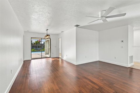 Villa ou maison à vendre à Nokomis, Floride: 3 chambres, 173.36 m2 № 2430809 - photo 5