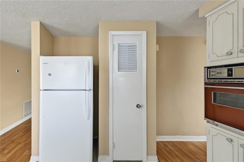 House in Spring Hill, Florida 2 bedrooms, 92.34 sq.m. № 2394385 - photo 11