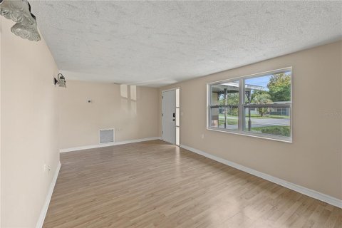 House in Spring Hill, Florida 2 bedrooms, 92.34 sq.m. № 2394385 - photo 8