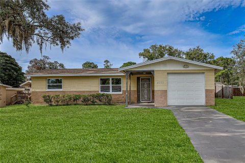 House in Spring Hill, Florida 2 bedrooms, 92.34 sq.m. № 2394385