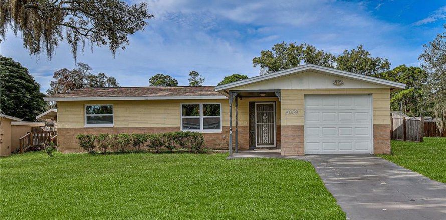 House in Spring Hill, Florida 2 bedrooms, 92.34 sq.m. № 2394385