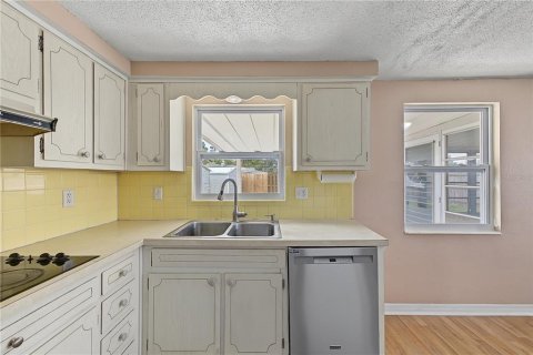 House in Spring Hill, Florida 2 bedrooms, 92.34 sq.m. № 2394385 - photo 10