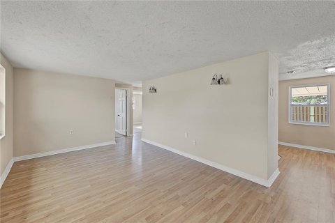 House in Spring Hill, Florida 2 bedrooms, 92.34 sq.m. № 2394385 - photo 7