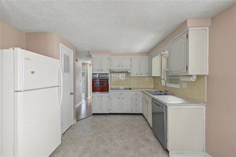 House in Spring Hill, Florida 2 bedrooms, 92.34 sq.m. № 2394385 - photo 9
