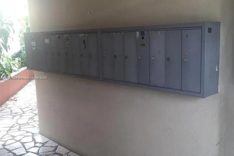 Propiedad comercial en venta en Miami, Florida № 1961698 - foto 3