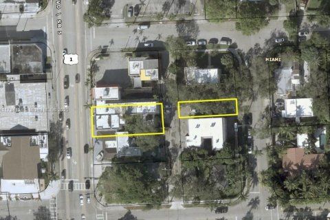Propiedad comercial en venta en Miami, Florida № 1961698 - foto 2