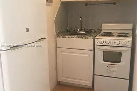 Propiedad comercial en venta en Miami, Florida № 1961698 - foto 5