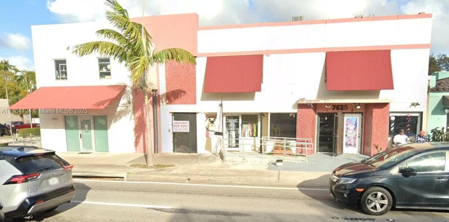Propiedad comercial en Miami, Florida № 1961698