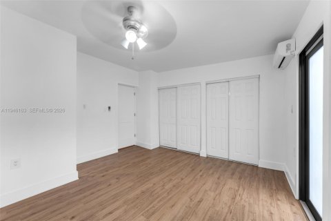 House in Miami, Florida 1 bedroom, 65.03 sq.m. № 2003039 - photo 5