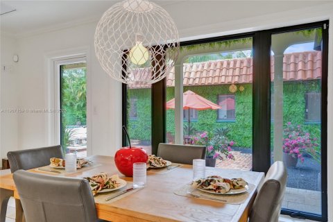 Villa ou maison à louer à Fort Lauderdale, Floride: 5 chambres, 519.88 m2 № 1964794 - photo 10