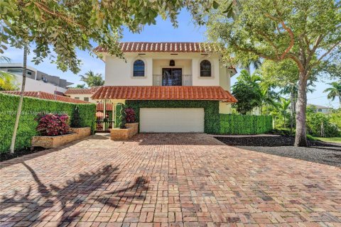 Villa ou maison à louer à Fort Lauderdale, Floride: 5 chambres, 519.88 m2 № 1964794 - photo 11