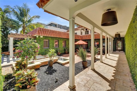 Villa ou maison à louer à Fort Lauderdale, Floride: 5 chambres, 519.88 m2 № 1964794 - photo 13