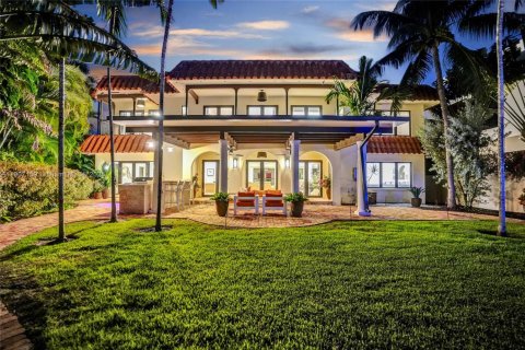 Villa ou maison à louer à Fort Lauderdale, Floride: 5 chambres, 519.88 m2 № 1964794 - photo 1