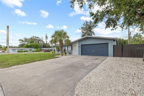 House in Bradenton, Florida 3 bedrooms, 155.7 sq.m. № 1911471 - photo 2