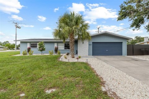 House in Bradenton, Florida 3 bedrooms, 155.7 sq.m. № 1911471 - photo 1