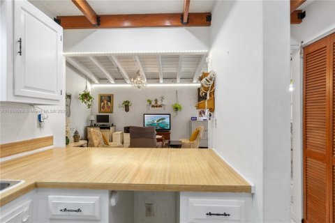 Condo in Miami, Florida, 3 bedrooms  № 1819808 - photo 10