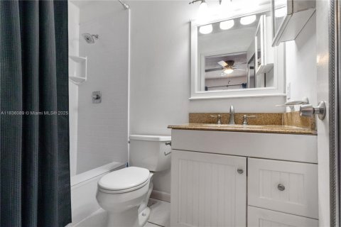 Condo in Miami, Florida, 3 bedrooms  № 1819808 - photo 18