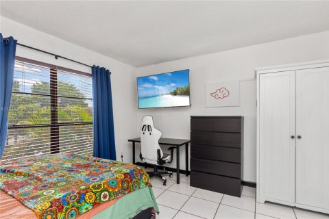 Condo in Miami, Florida, 3 bedrooms  № 1819808 - photo 16