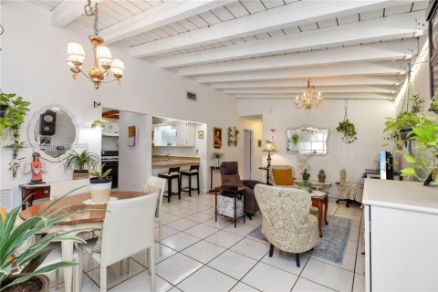 Condo in Miami, Florida, 3 bedrooms  № 1819808 - photo 2