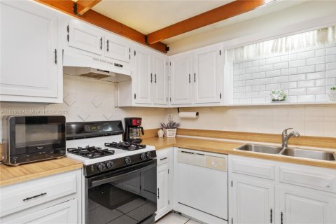 Condo in Miami, Florida, 3 bedrooms  № 1819808 - photo 6