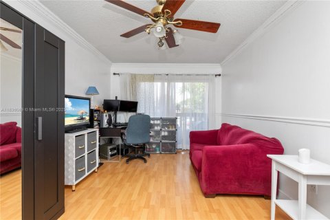 Condo in Miami, Florida, 3 bedrooms  № 1819808 - photo 26