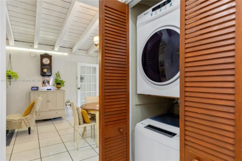 Condo in Miami, Florida, 3 bedrooms  № 1819808 - photo 11