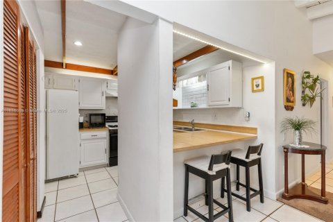 Condo in Miami, Florida, 3 bedrooms  № 1819808 - photo 7
