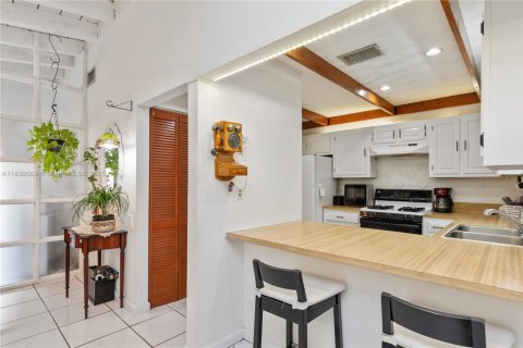 Condo in Miami, Florida, 3 bedrooms  № 1819808 - photo 9