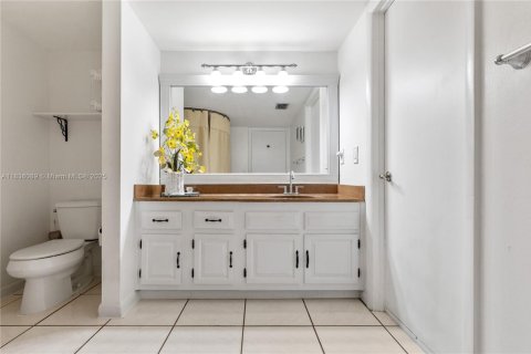 Condo in Miami, Florida, 3 bedrooms  № 1819808 - photo 24