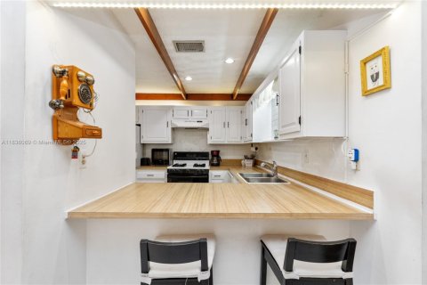 Condo in Miami, Florida, 3 bedrooms  № 1819808 - photo 8