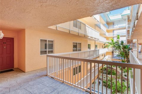 Copropriété à vendre à Indian Shores, Floride: 2 chambres, 130.06 m2 № 1609849 - photo 7