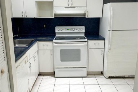 Condo in Hollywood, Florida, 2 bedrooms  № 2188508 - photo 5
