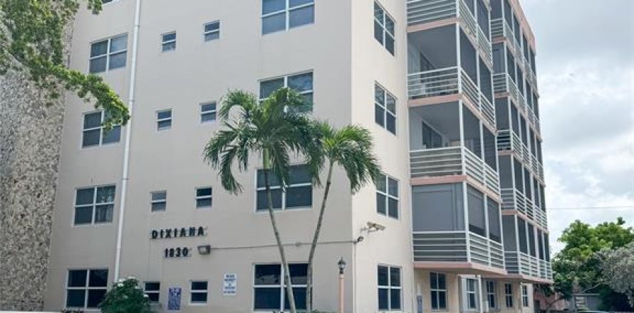 Condo in Hollywood, Florida, 2 bedrooms  № 2188508