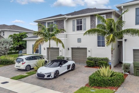 Townhouse in Homestead, Florida 3 bedrooms, 151.24 sq.m. № 1997349 - photo 3