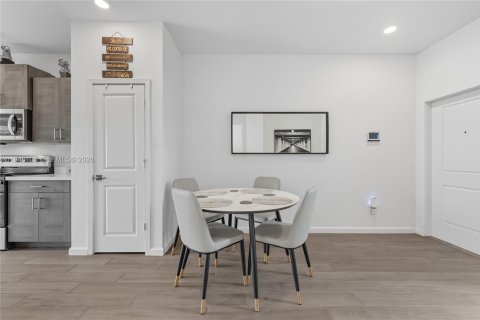 Townhouse in Homestead, Florida 3 bedrooms, 151.24 sq.m. № 1997349 - photo 5