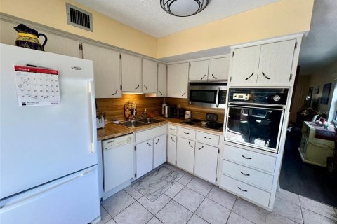 Copropriété à vendre à Clearwater, Floride: 2 chambres, 102.19 m2 № 1724091 - photo 11