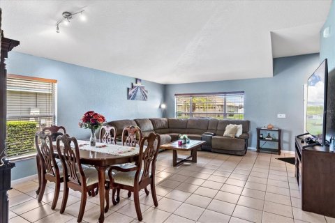 House in Kissimmee, Florida 3 bedrooms, 191.66 sq.m. № 2097940 - photo 6