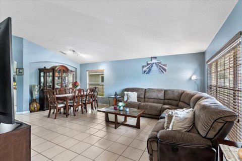 House in Kissimmee, Florida 3 bedrooms, 191.66 sq.m. № 2097940 - photo 3