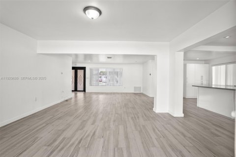 Купить виллу или дом в Холливуд, Флорида 3 спальни, № 1988647 - фото 7