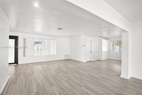 Купить виллу или дом в Холливуд, Флорида 3 спальни, № 1988647 - фото 8