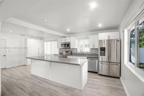 Купить виллу или дом в Холливуд, Флорида 3 спальни, № 1988647 - фото 12