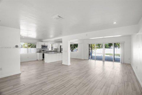 Купить виллу или дом в Холливуд, Флорида 3 спальни, № 1988647 - фото 9