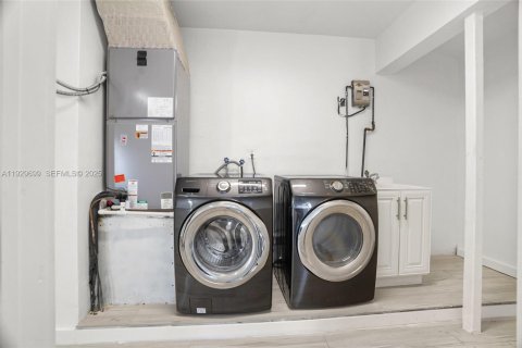 Купить виллу или дом в Холливуд, Флорида 3 спальни, № 1988647 - фото 20