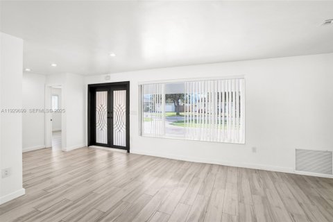 Купить виллу или дом в Холливуд, Флорида 3 спальни, № 1988647 - фото 4